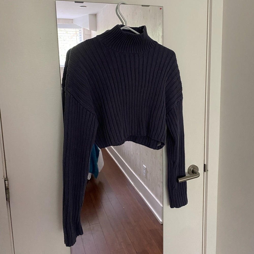 Cropped sweater